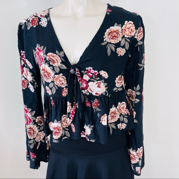 ONE CLOTHING top FLORAL knit CROP BLACK Medium M - Picture 9 of 9